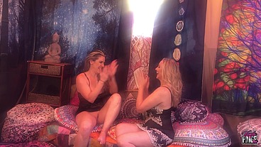Kayla Paige Lesbian Pussy Pillow Party