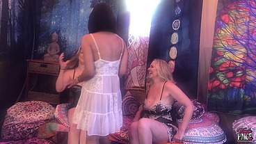 Kayla Paige Lesbian Pussy Pillow Party