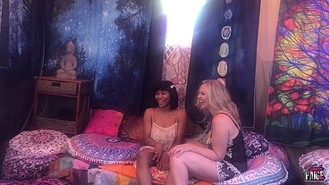 Kayla Paige Lesbian Pussy Pillow Party