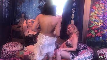 Kayla Paige Lesbian Pussy Pillow Party