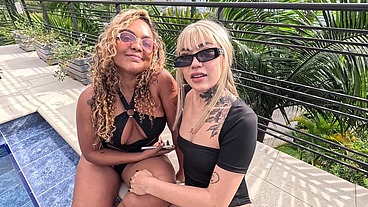 Lesbico acaba en Espectacular Trio privado entre Carla Morelli, Aradia Hell y el camarografo XAVIphoto