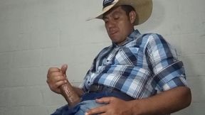 yuri gaucho - peao tocando punheta na pausa do trabalho - brazilian bear xxl cock big cumload