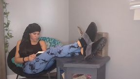 Attention sock and leggings lovers