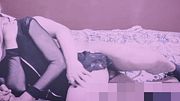 femboy se pone de cuatro para hacerse culear