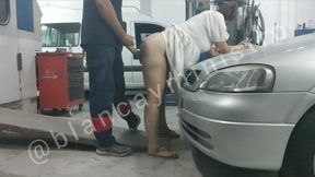 blanca se folla a su mecanico