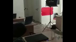 Học sinh c3 xoạc nhau trong qu&aacute_n tr&agrave_ sữa.