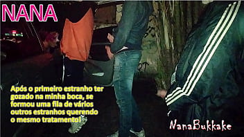 NanaBukkake - Fiz dogging na rua dando para v&aacute_rios estranhos e eles gozando na minha boca.