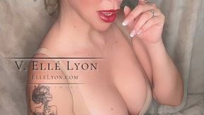 Elle Lyon Wants to Know What You Like