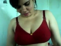 Bangla desi girl showing big boobs in bra