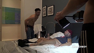 UN TRANSBOY AVEC UNE CHATTE AIME LE SGROSSES BITES