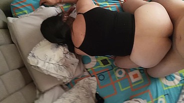 Mi vecina madura no solo quiere mamar, quiere que la clave