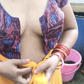 Indian hot housewife hot boobs