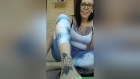 Milf With Eyeglasses Shows Her Inked Feet With Toe Rings In A Solo