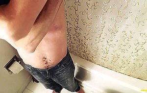 Lean daddy Richard shaves and strokes his cock