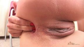 Glamour cocotte's solo female orgasm scene