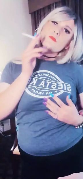 Sexy girl next door Kylie Smoking VS 120&#039;s