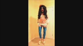 Brunette slut in turquoise leggings