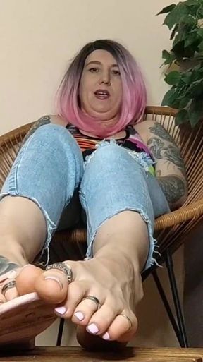 Lady Angela Flip Flops, Toe Rings and Blue Jeans Femdom