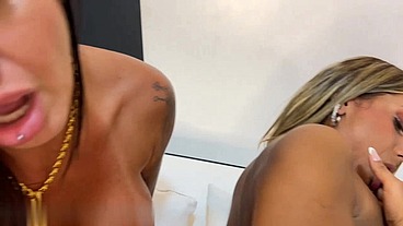 Meti gostoso nessa trans , enfiei minha piroka de borracha no cu dela bem gostoso