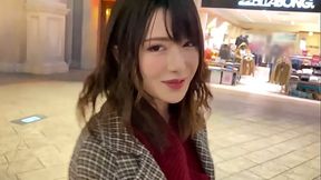 巨乳淫乱人妻は旦那程度じゃ満足できず浮気セックス！ 欲求不満な彼女に似合う積極的パイズリフェラがエロい！感度良好で潮もたくさん吹いてイキまくり！男に餓えた蜜壺に肉棒をねじ込む激しい動物ピストンは必見。