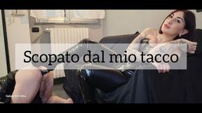 Scopato dal mio tacco fallico