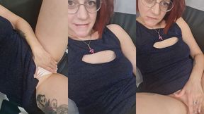 la video du jour!! je suis une etudiante un peu coincee qui t appelle en visio...