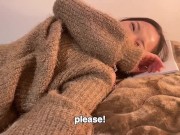 可愛いらしいパンツを擦り付けてSEXをおねだりするパイパン美少女にずらして挿入♡そのまま激しく突いて膣内射精！素人/顔出し/カップル/女子大生/歳の差/リアル/ハメ撮り/ニーハイ/ギャル/英語字幕
