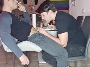 Süßer 18Jähriger isst das vollgewixte Plätzchen, ganzes Video mit Cumshot und schlucken