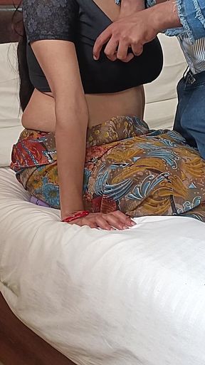 Indian Bhabhi in Saree Seduce Her Devar for Sex, Indian XXX Desi Chudai Hindi Porn