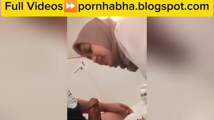 ABG Jilbab Masih Belajar Nyepong