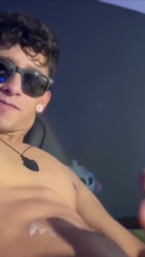 Hetero masturbates live and drips milk   Clip 1