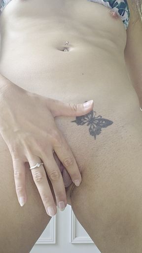 Crazy girl Ana Liz tortures her pussy with tweezers