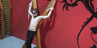 BDSM amateur fuck with a naked hunk who wants teasing