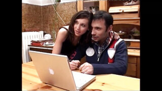 Pompino, sperma in bocca, leccata di figa &#8211; ragazza con piccole tette e culo grosso in tacchi alti che prende un cazzo dal buco del culo alla bocca