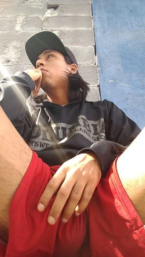 Tremendous Cock of This Big-headed Guy