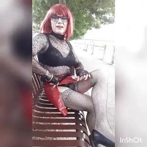 redhead sissy walks on the quays of the Seine and shows off her clit on a bench