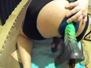 Adepte du fist ce gay avec un pig hole Oxballs Deep 2 se gode avec la sexmachine sa chatte d'homme