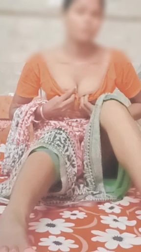Indian bhabhi dildo fucking squirting