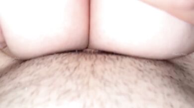 I masturbated with my girlfriend's rich tits, and I end up sucking myself deliciously. Lesbian