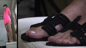 Crushing your tongue starring Alice