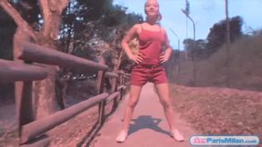 Busty Teen&#x516C;&#x5F00;Jiggling Big Tits Explicitly