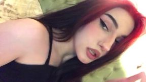 this 18yo teen was bored home alone, she filmed how she masturbate and sends it to her best friend