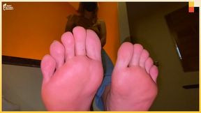 Elsa - 18 Years Old - Latina Foot Modeling - Girl Next Door Feet - Amateur Feet - Real Life Foot Fetish N3