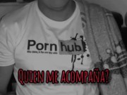 Guapo gay tiene una entrevista en solitario y se masturba