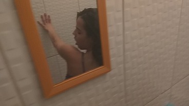 comi a bucetinha da kaka oliver e quando fui arrombar o cuzinho nao aguento e correu peguei a no banheiro insta casalporraloka ofc
