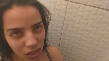 comi a bucetinha da kaka oliver e quando fui arrombar o cuzinho nao aguento e correu peguei a no banheiro insta casalporraloka ofc
