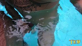 diretor pega atriz na piscina e senta a vara - sandro lima