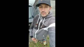 Urin, behåret, uklipt – offentlig hjemmelavet film med europæiske amatørbøsser, stor pik kneppet i røven