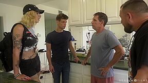 Dahlia Crimson & Michael Del Ray, Ts Hitchhikers 2 Iv