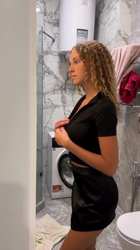 Hometown milf enjoys some alone time with her hand